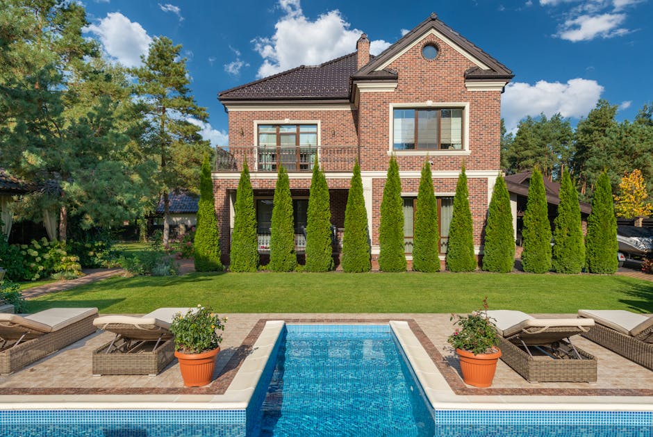 Trends in Outdoor Design: How Textured Pillows are Making a Splash